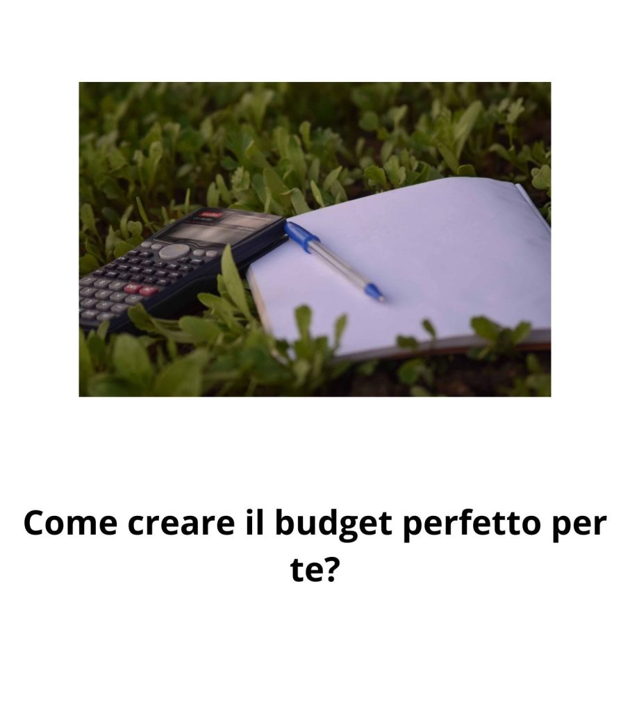 Immagine di un quaderno appoggiato sull'erba con penna blu e calcolatrice. Sotto la scritta " Come creare il budget perfetto per te?"