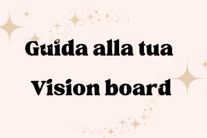 Scritta" Guida alla tua vision board" in nero su sfondo rosa chiaro molto delicato addolcita con tante stelline beige chiaro